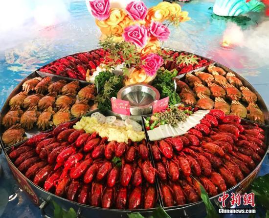 小龍蝦橫行德國柏林 政府鼓勵(lì)吃貨們大快朵頤！