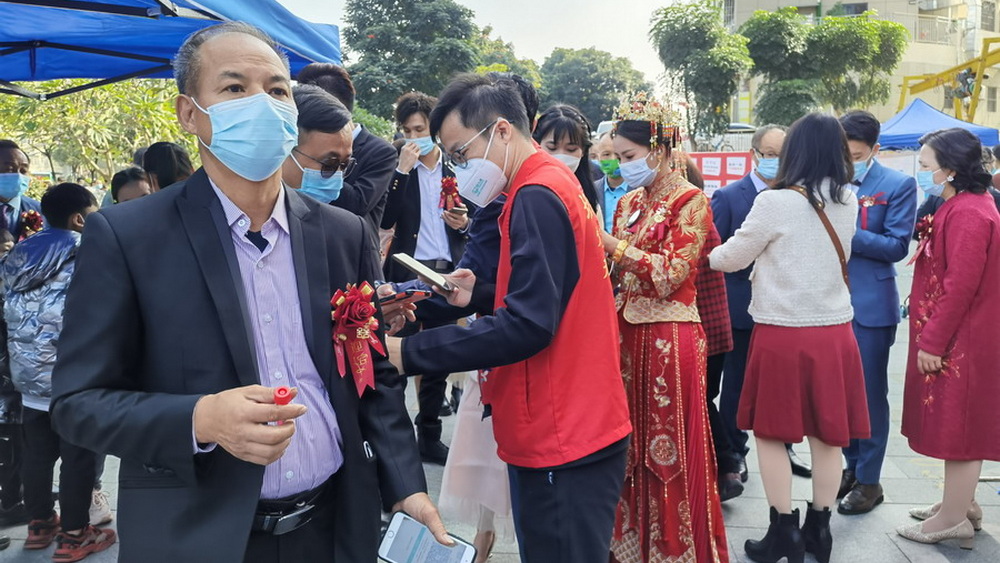 “插隊(duì)”新娘收獲全城祝福，憑啥？就憑這兩個(gè)字