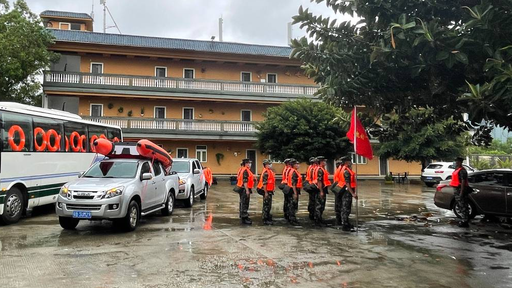 溫暖且堅定，致敬暴雨中的“守護”色！